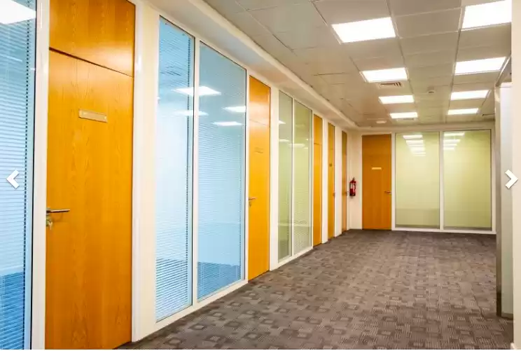 Reklam Hazır Mülk U/F Ofis  kiralık içinde Doha #7474 - 1  image 